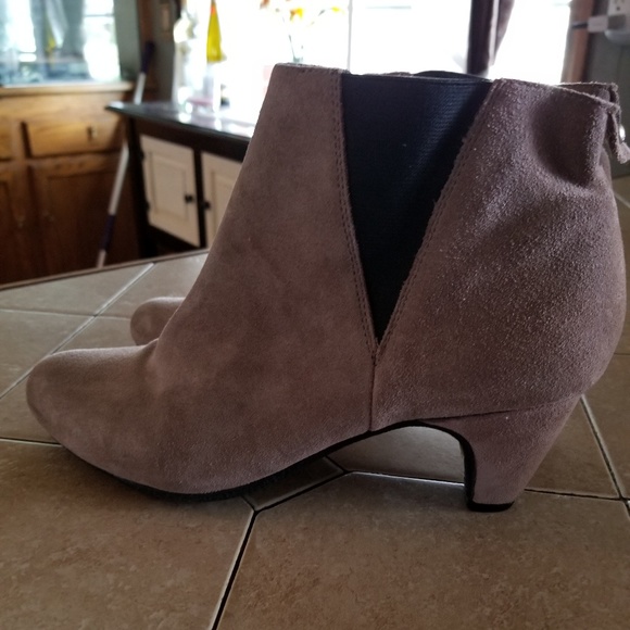 Sold - Picture 1 of 6